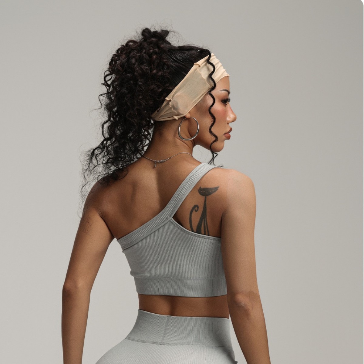 Seamless Ribbed Workout Tank Top - حمالة صدر رياضية نسائية بكتف واحد
