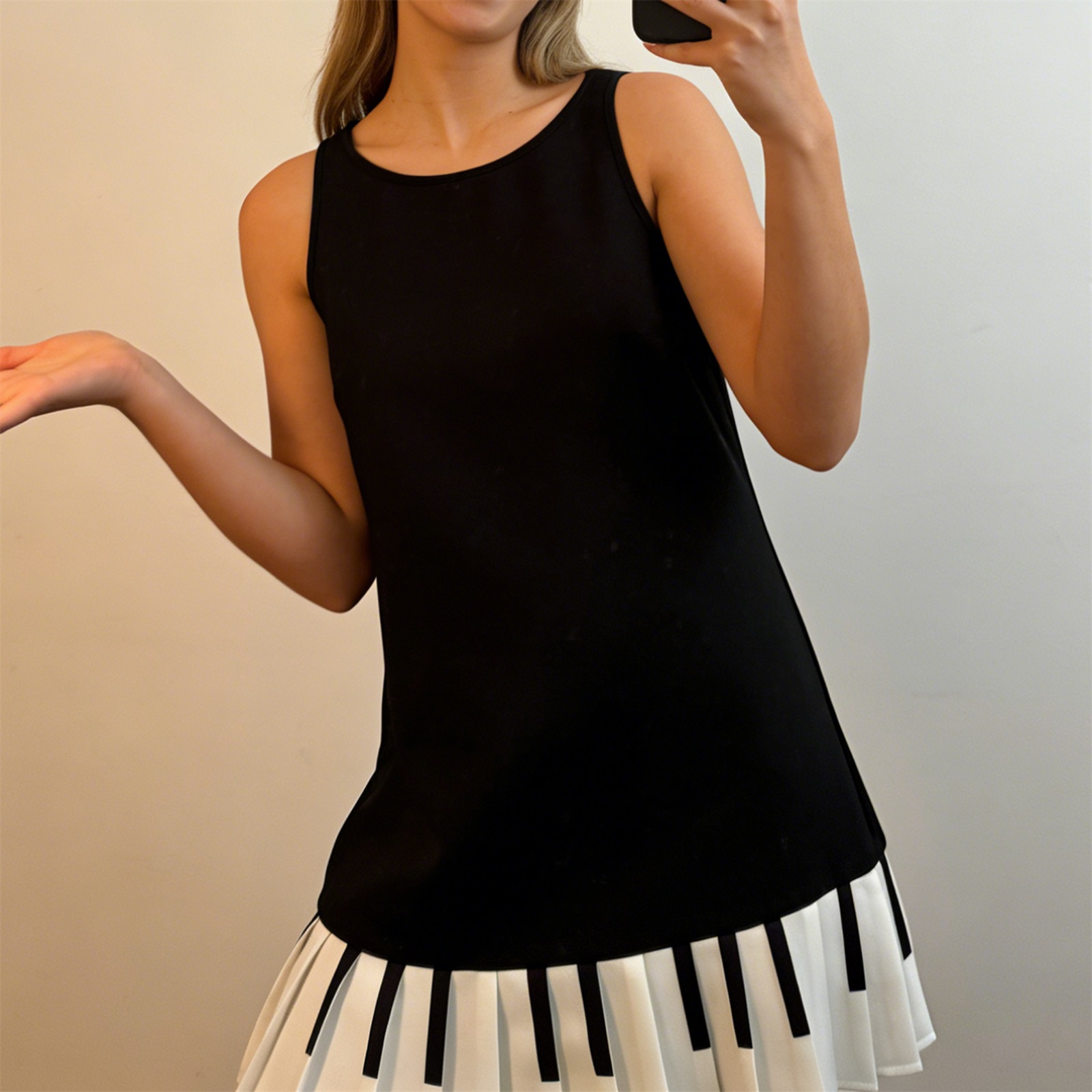 Y2K Backless Halter Mini Dress - فستان نسائي قصير بطيات مفتاح البيانو