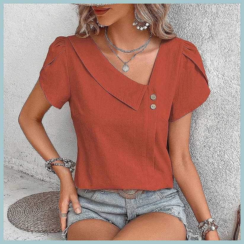 Blouses - بلوزة نسائية بلون موحد بتصميم كلاسيكي