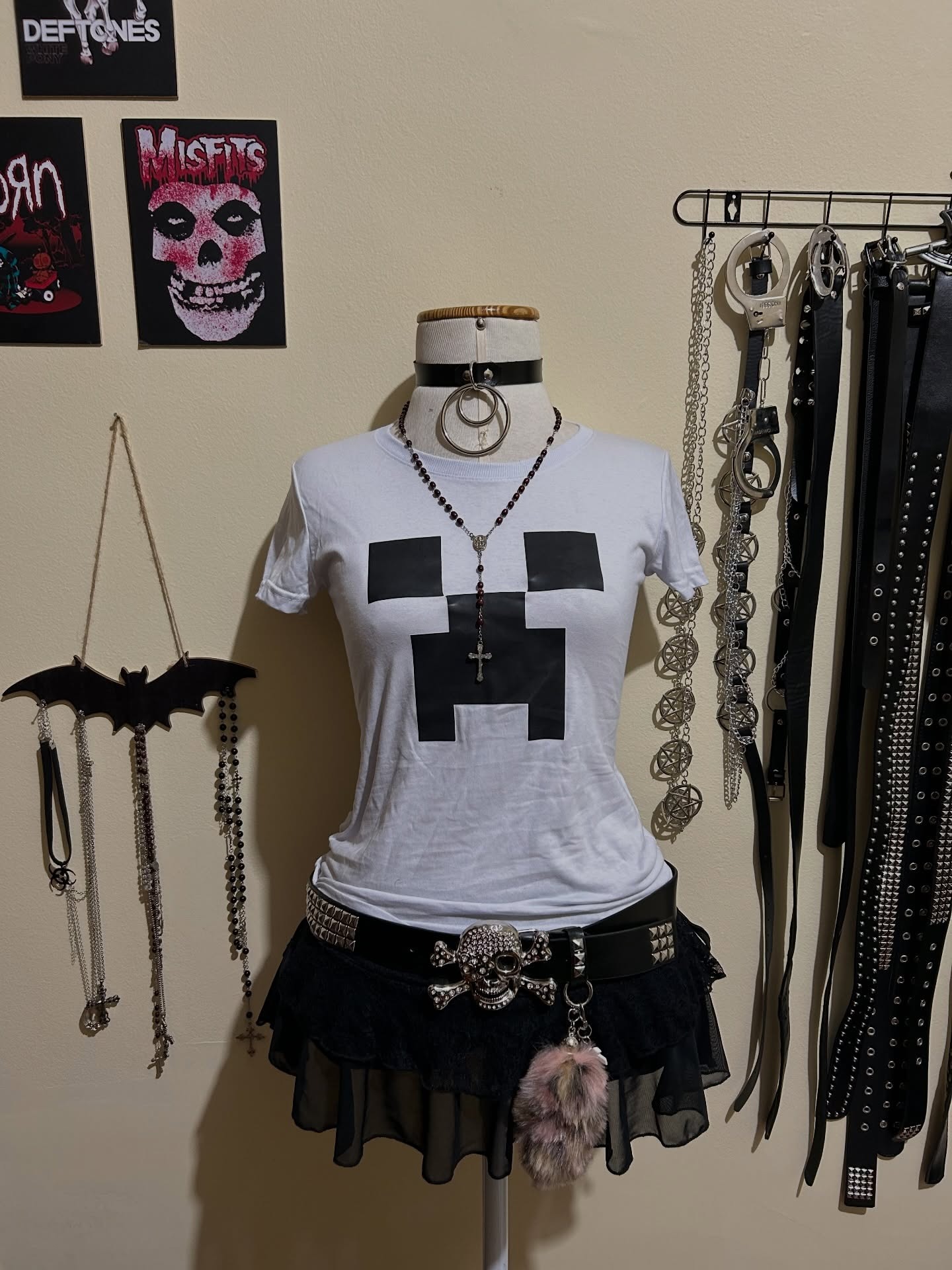 تي شيرت بطباعة رسومية كرتونية  - مراجعة Y2K Graphic Baby Tee Crop وسعره
