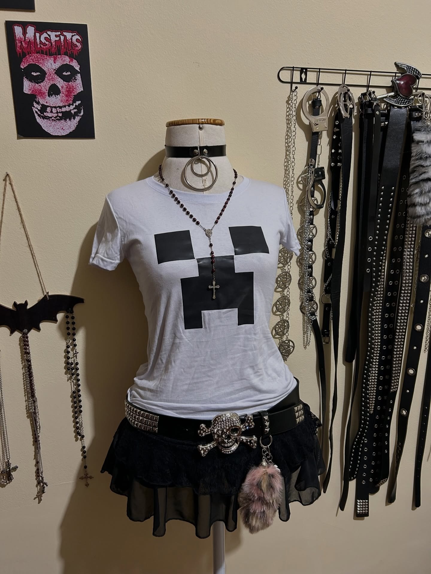تي شيرت بطباعة رسومية كرتونية  - مراجعة Y2K Graphic Baby Tee Crop وسعره