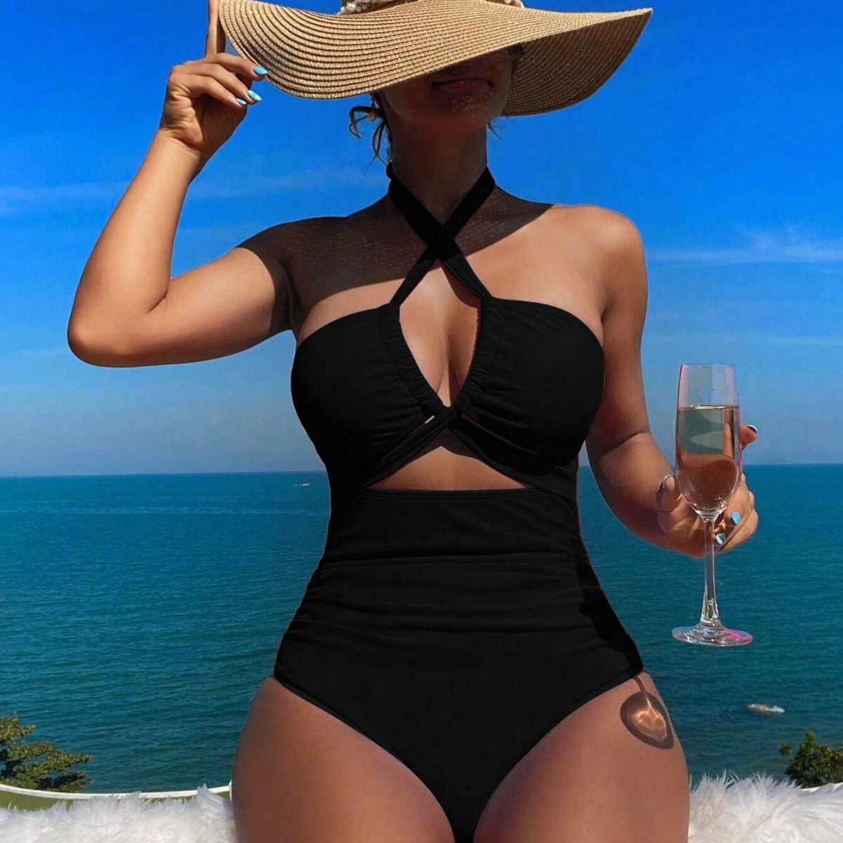 ملابس سباحة نسائية سوداء بتصمي - مراجعة Swimwear وسعره