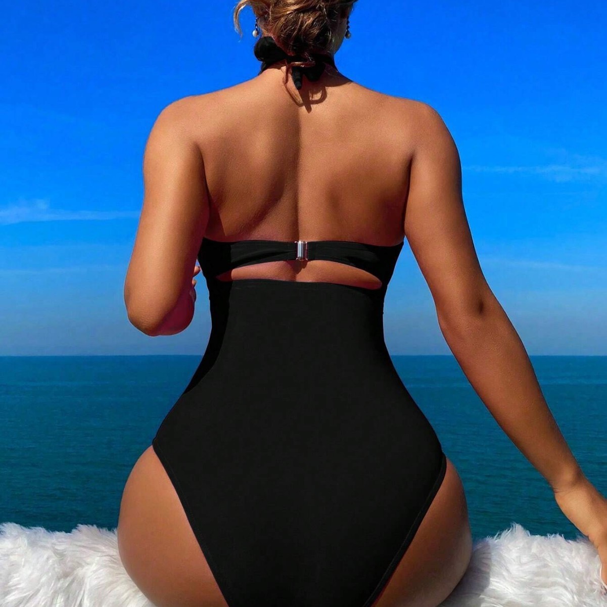 ملابس سباحة نسائية سوداء بتصمي - مراجعة Swimwear وسعره