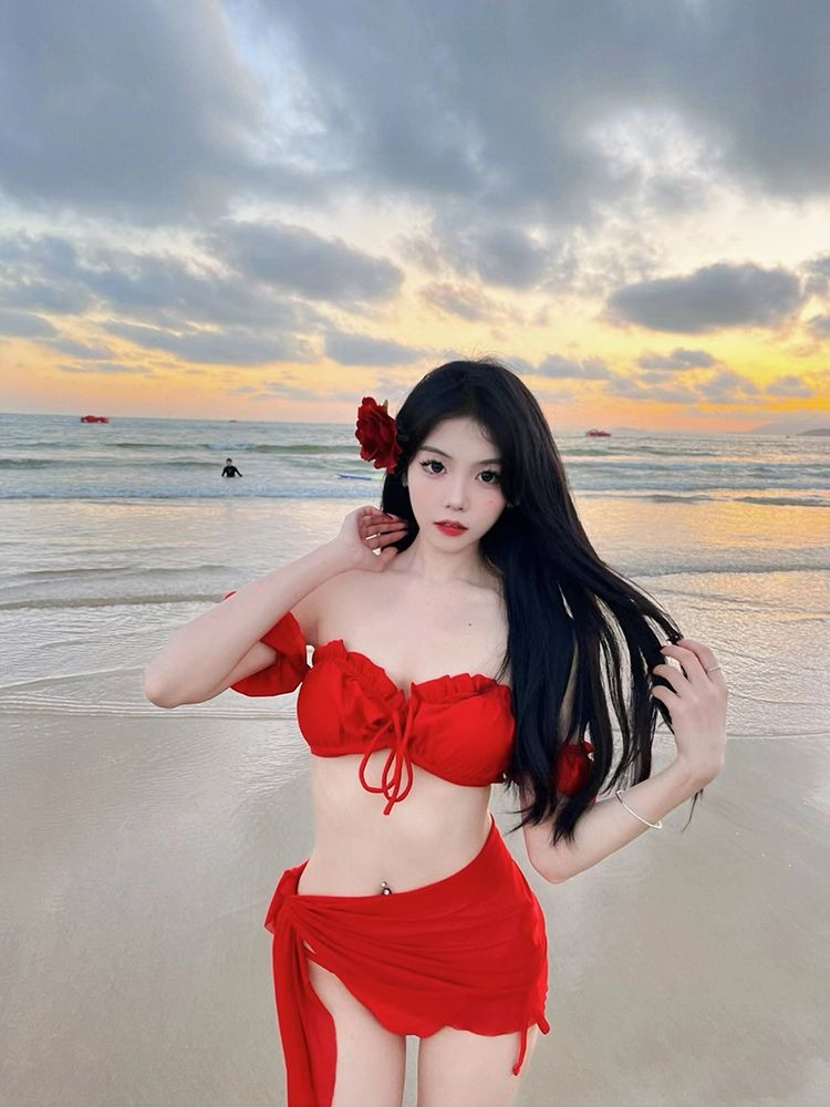 بكيني أحمر مثير للنساء 2026: أ - مراجعة Swimwear وسعره