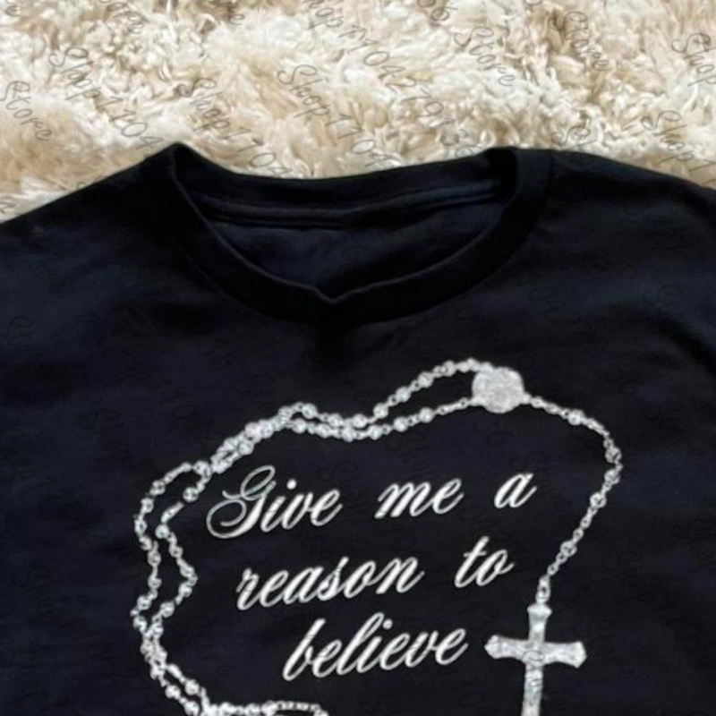 ملابس نسائية من عشرينيات القرن - مراجعة Y2K Graphic Baby Tee Crop وسعره