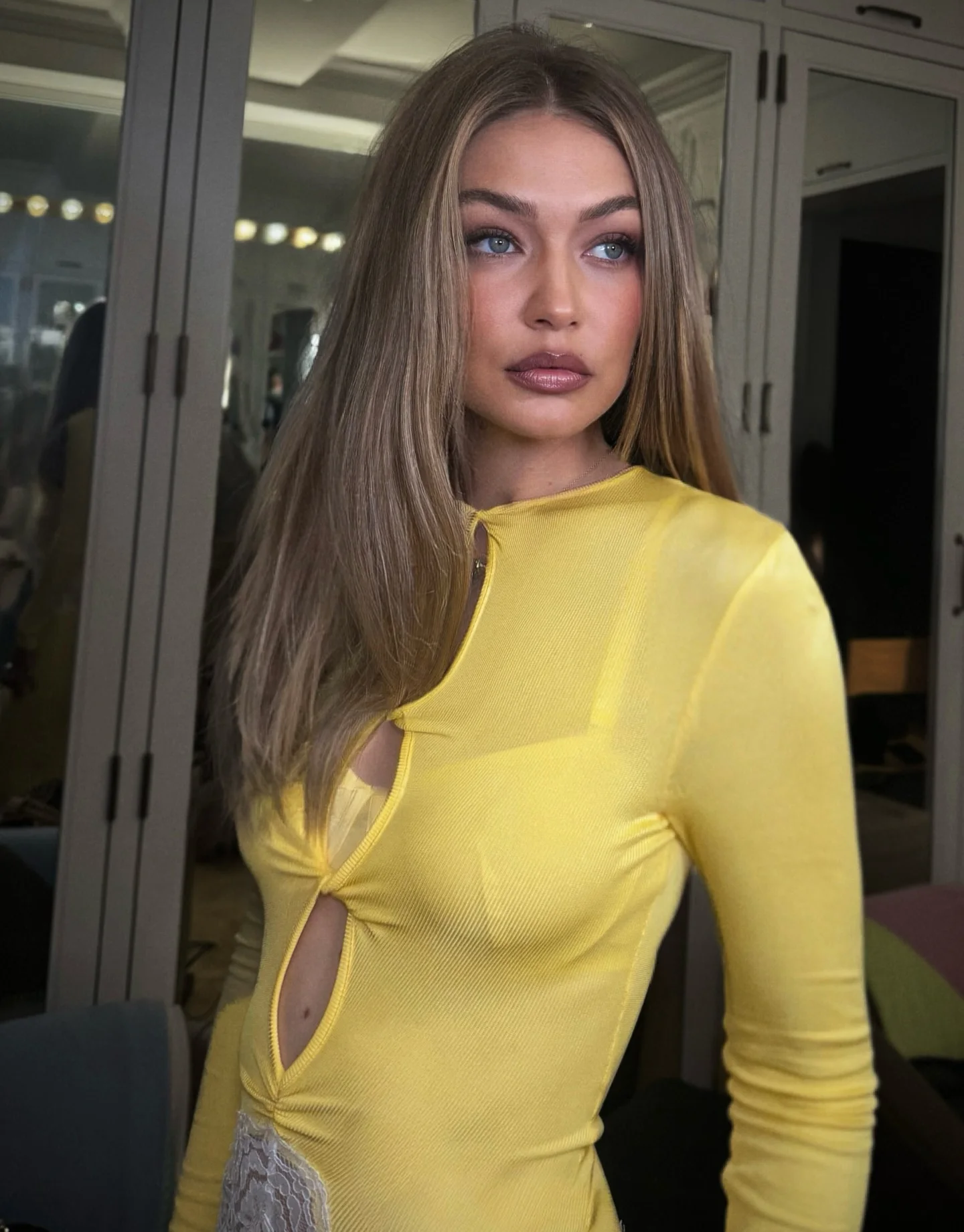 فستان ماكسي نسائي أصفر بأكمام  - مراجعة Bodycon Long Sleeve Ribbed Dress وسعره