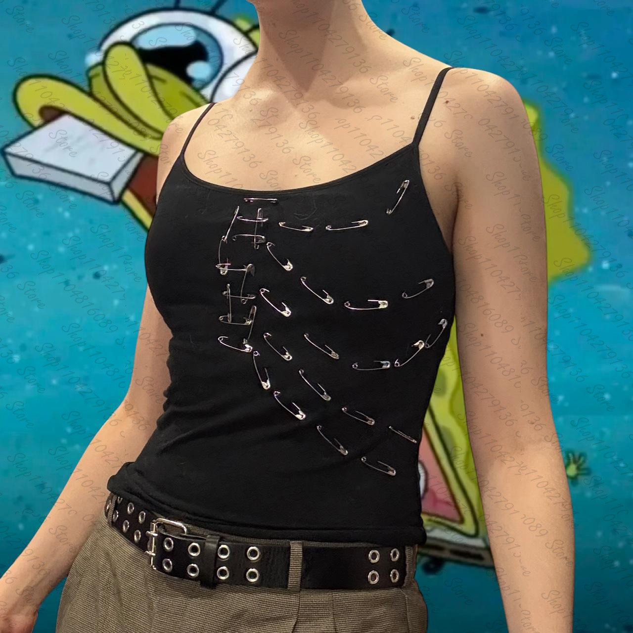 بلوزة كاميسول بتصميم بانك قوطي - مراجعة Y2K Graphic Baby Tee Crop وسعره