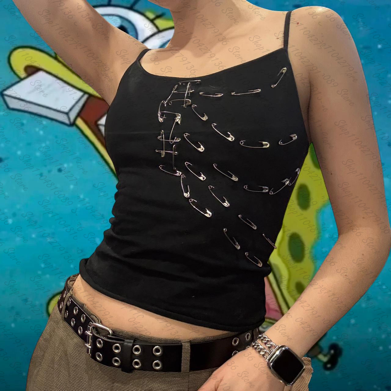 بلوزة كاميسول بتصميم بانك قوطي - مراجعة Y2K Graphic Baby Tee Crop وسعره