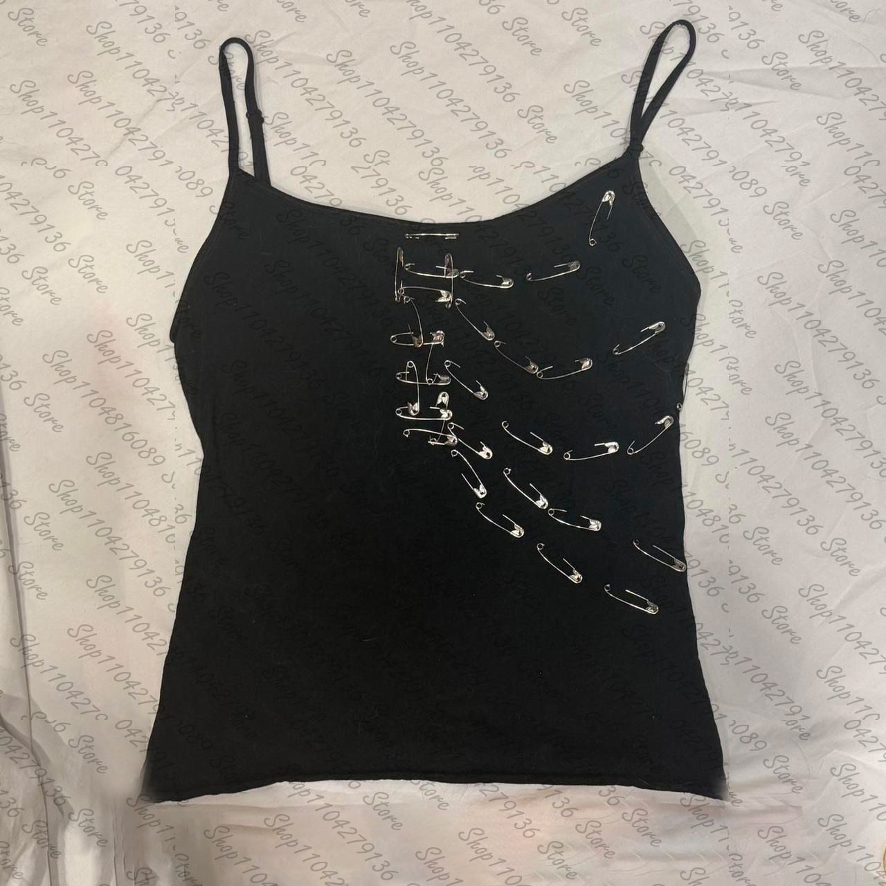 بلوزة كاميسول بتصميم بانك قوطي - مراجعة Y2K Graphic Baby Tee Crop وسعره